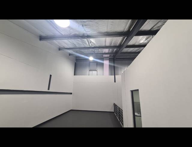 212M² WAREHOUSE TO LET IN RIVERHORSE VALLEY